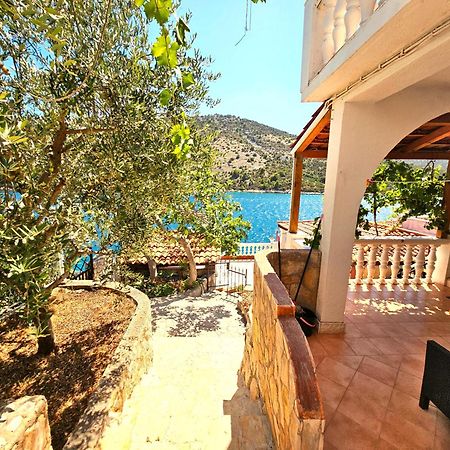 Apartments Carmen Vinišće Εξωτερικό φωτογραφία