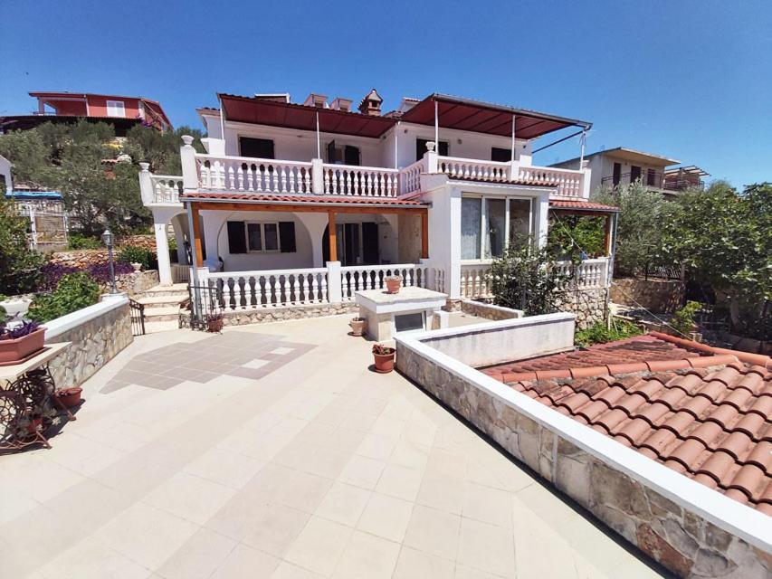 Apartments Carmen Vinišće Εξωτερικό φωτογραφία