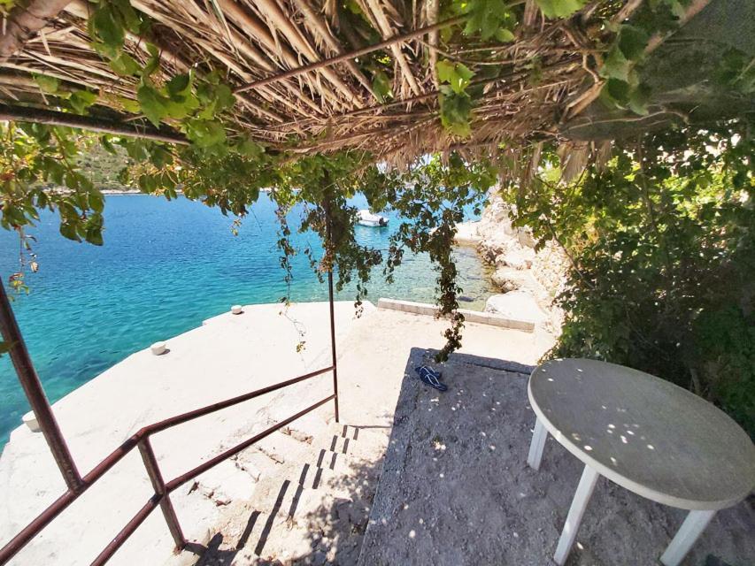 Apartments Carmen Vinišće Εξωτερικό φωτογραφία