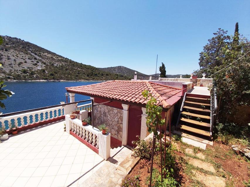 Apartments Carmen Vinišće Εξωτερικό φωτογραφία