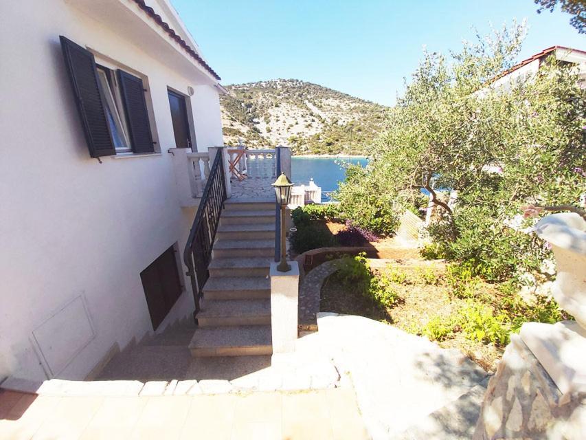 Apartments Carmen Vinišće Εξωτερικό φωτογραφία