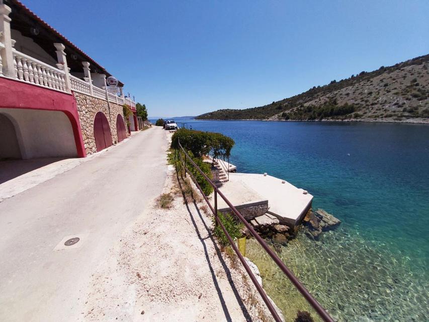Apartments Carmen Vinišće Εξωτερικό φωτογραφία