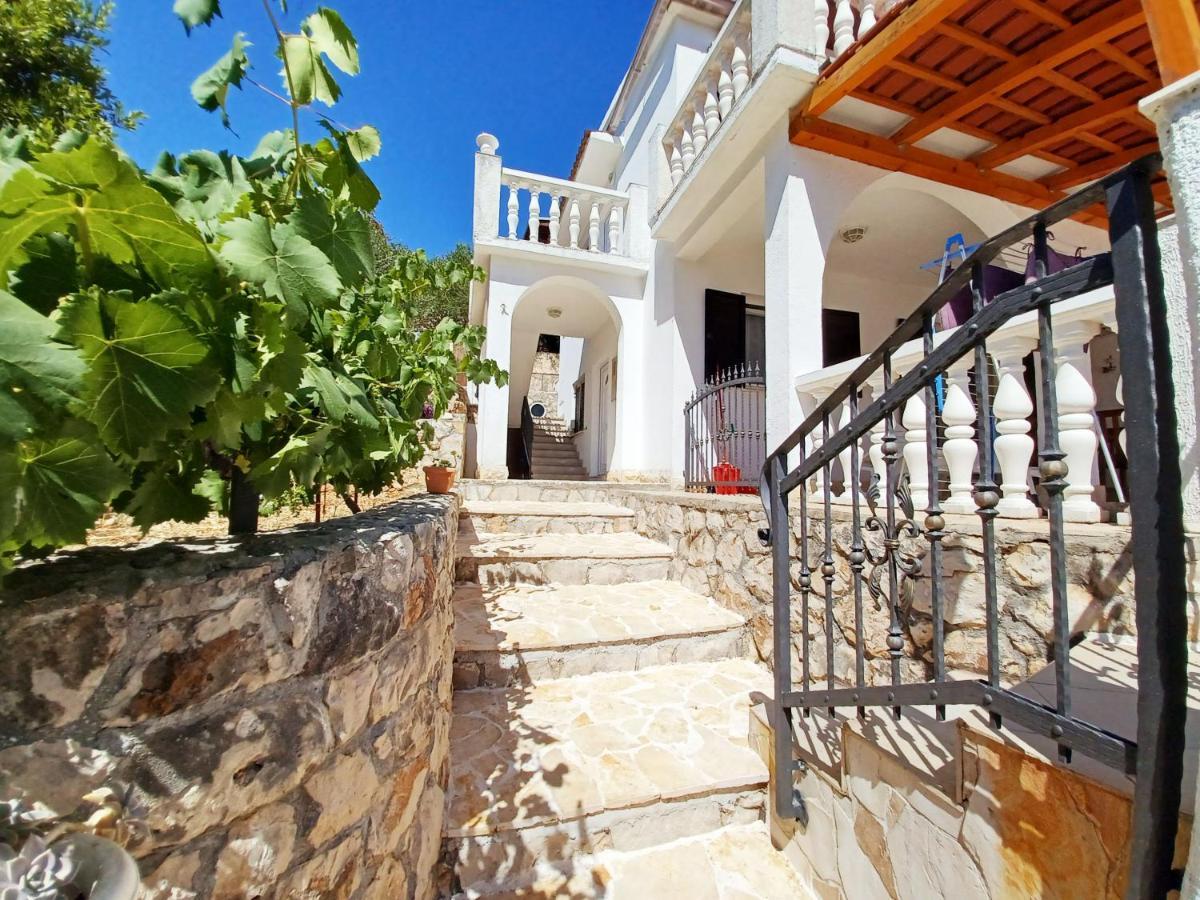 Apartments Carmen Vinišće Εξωτερικό φωτογραφία