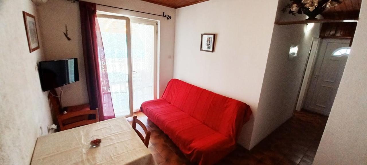 Apartments Carmen Vinišće Εξωτερικό φωτογραφία
