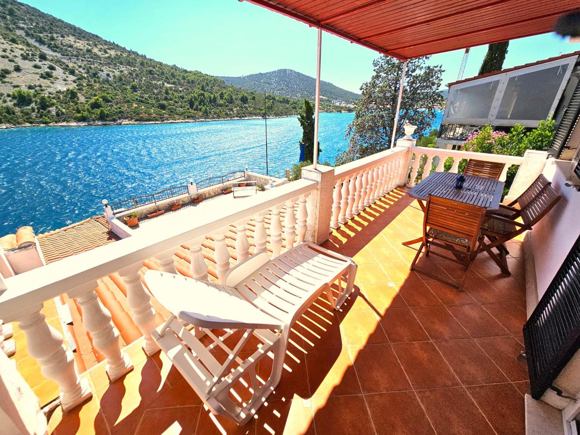Apartments Carmen Vinišće Εξωτερικό φωτογραφία