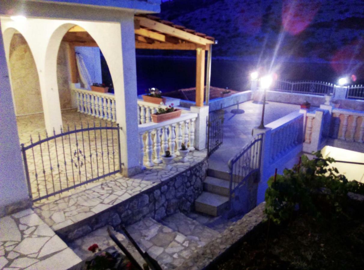 Apartments Carmen Vinišće Εξωτερικό φωτογραφία
