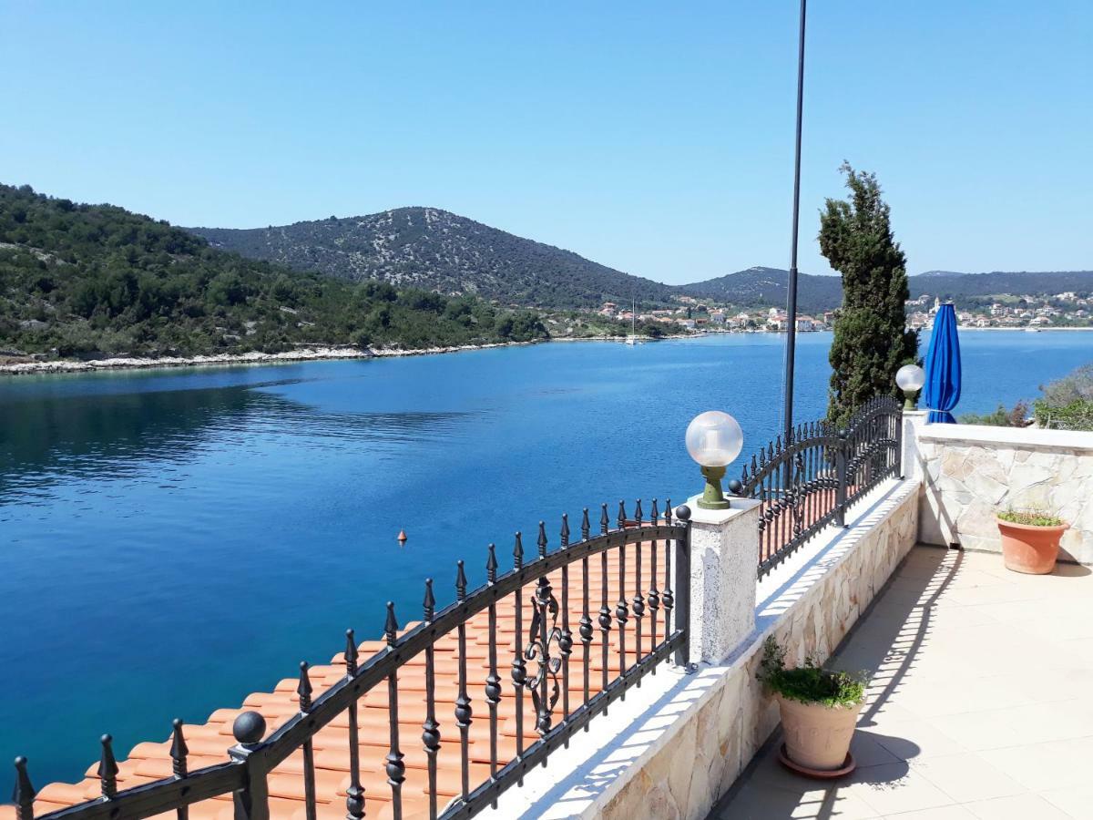 Apartments Carmen Vinišće Εξωτερικό φωτογραφία