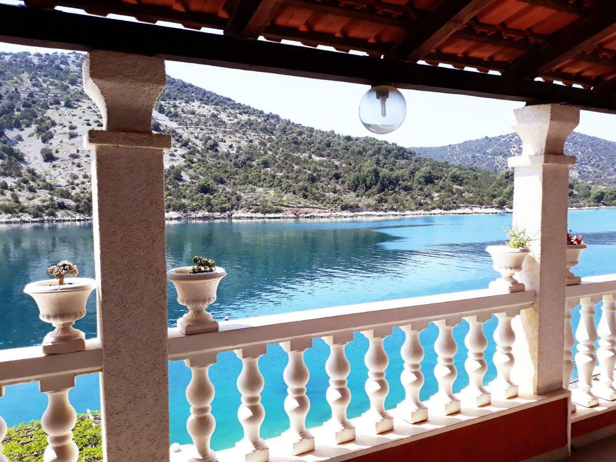 Apartments Carmen Vinišće Εξωτερικό φωτογραφία