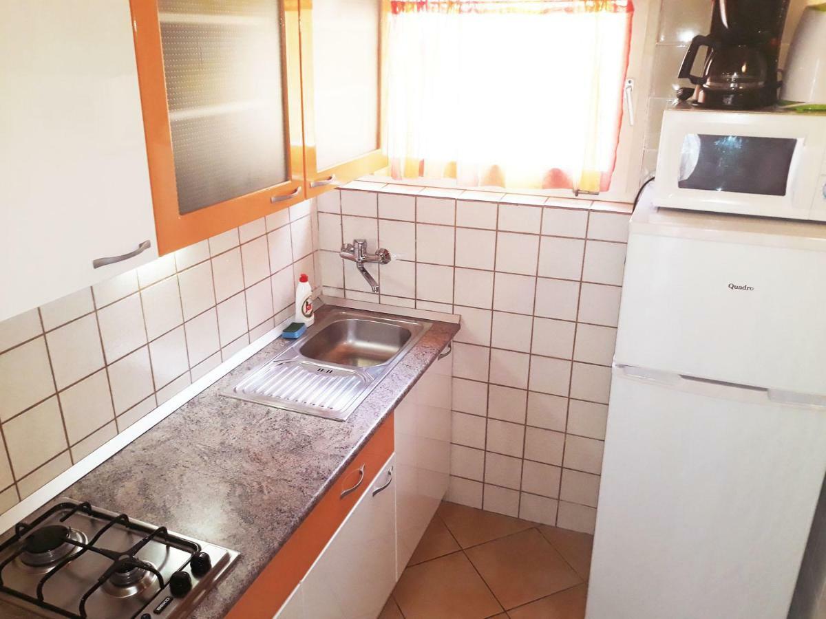 Apartments Carmen Vinišće Εξωτερικό φωτογραφία