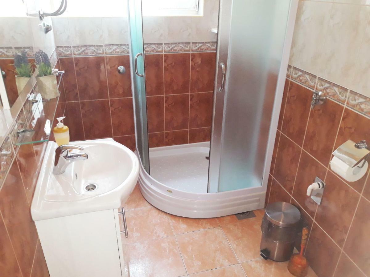 Apartments Carmen Vinišće Εξωτερικό φωτογραφία
