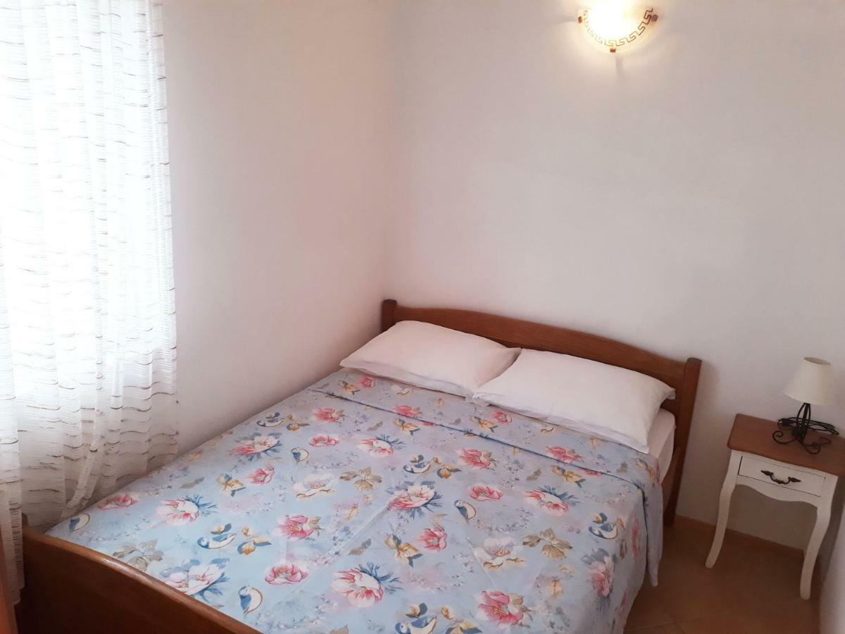 Apartments Carmen Vinišće Εξωτερικό φωτογραφία