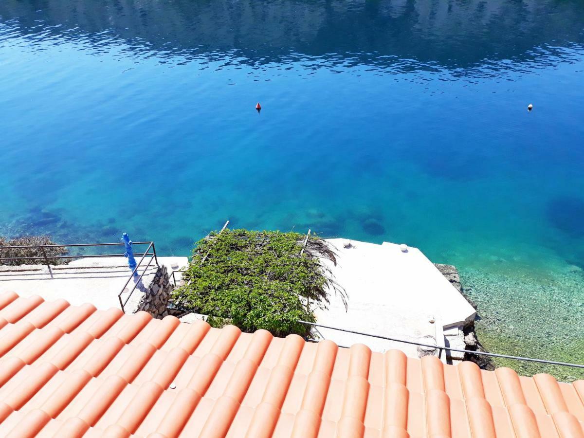 Apartments Carmen Vinišće Εξωτερικό φωτογραφία
